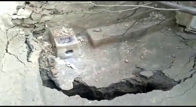 बाघमारा में तेज आवाज के साथ धंसी जमीन, बना बड़ा गोफ, इलाके में दहशत