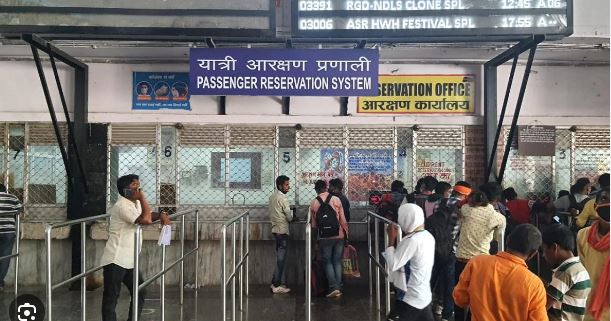रेलवे का अहम फैसला ! अब स्टेशनों पर नही दिखेगा रिजर्वशन चार्ट, फोन या TTE से मिल जाएगी जानकारी, जानिए पूरी खबर  