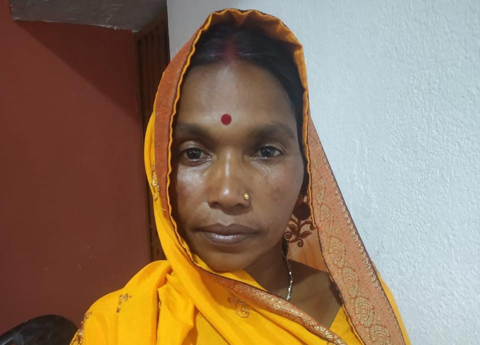 दुमका में पुलिस के हत्थे चढ़ी महिला चोर, बासुकीनाथ मंदिर में लगातार करती थी गहनों की छिनतई, पढ़े पूरा मामला