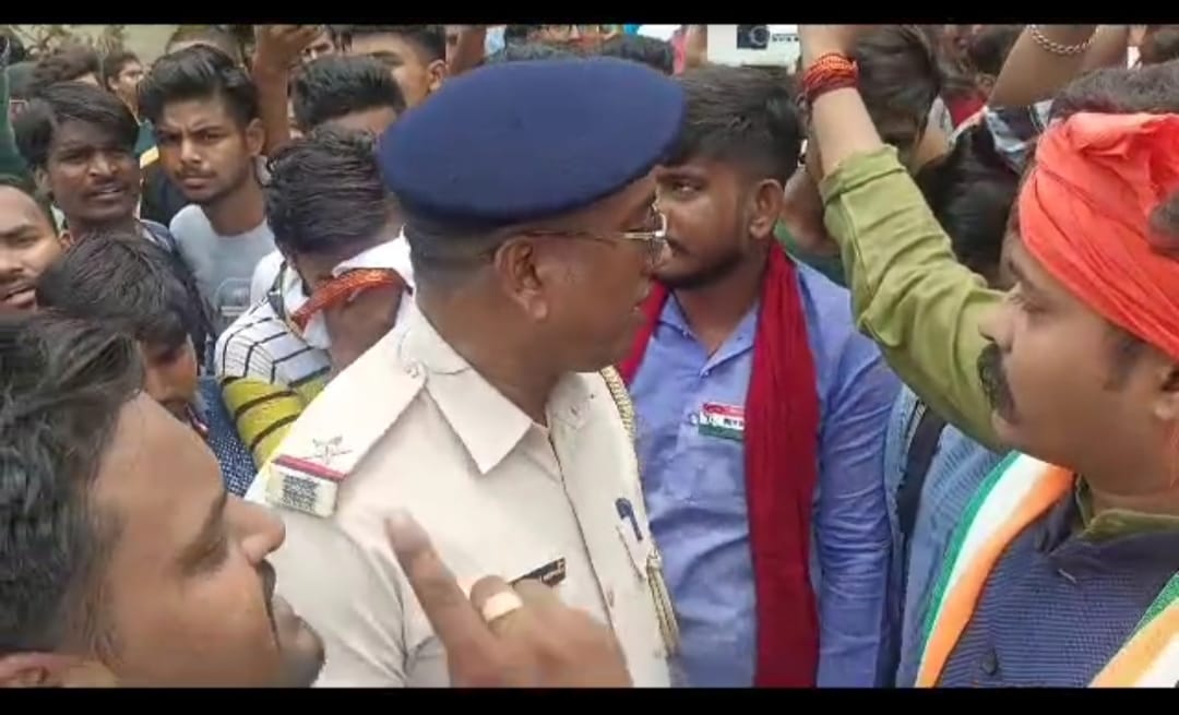 छात्रों ने घेर रखा है BBMKU परिसर, दाग रहे हैं ताबड़तोड़ सवाल,पढ़िए क्या कर रहे डिमांड  