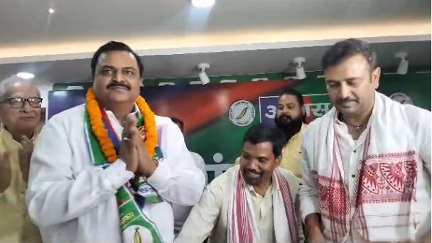 उद्योगपति बबन सिंह ने आजसू पार्टी का थामा दामन, नए झारखंड के निर्माण का लिया गया संकल्प