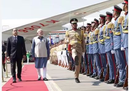 दो दिवसीय मिस्र दौरे पर पहुंचे प्रधानमंत्री नरेन्द्र मोदी, पीएम मुस्तफा ने किया शानदार स्वागत