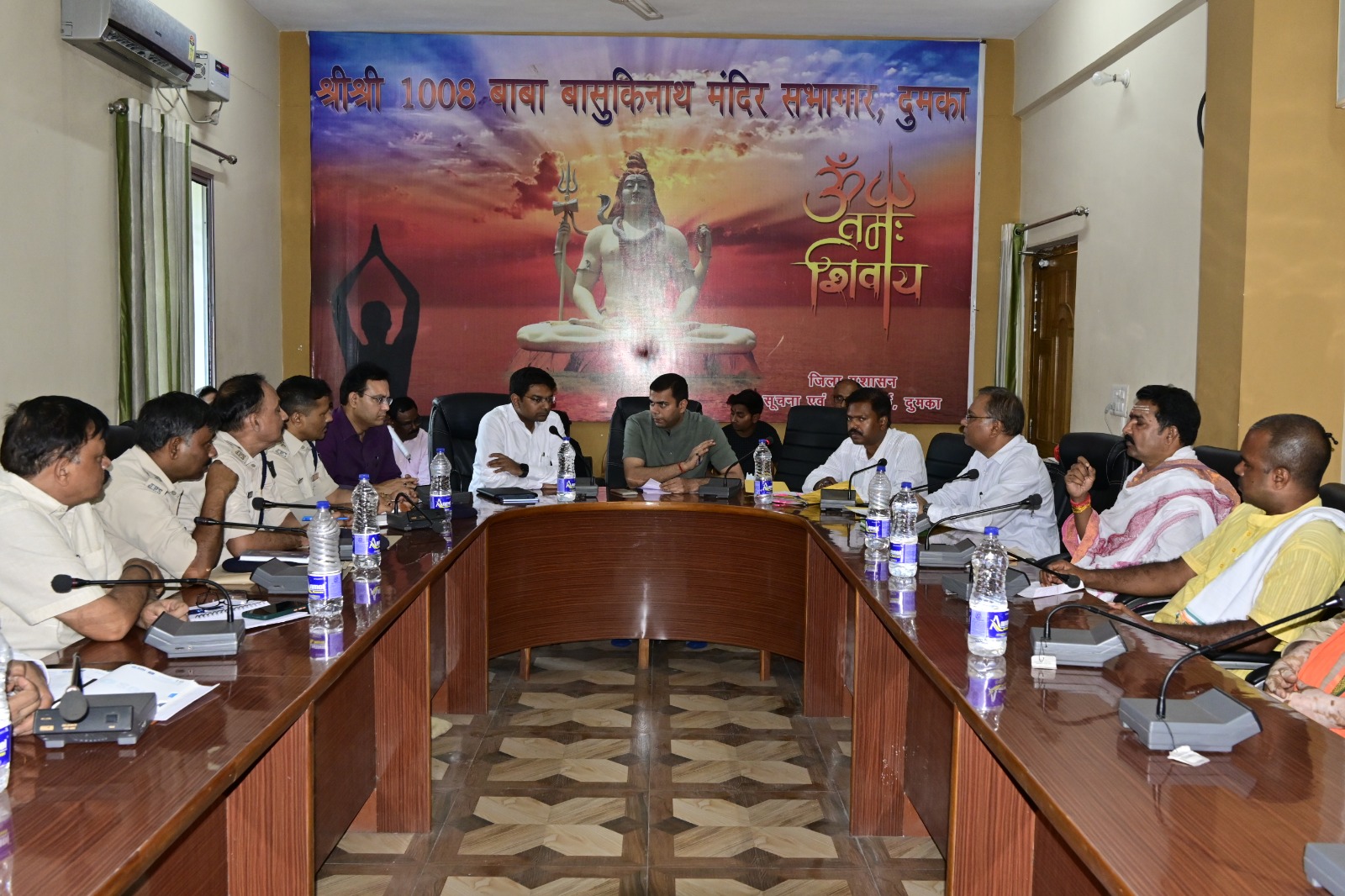 बासुकीनाथ में श्रावण मेला की तैयारी को लेकर उपायुक्त ने की बैठक, श्रद्धालुओं को ध्यान में रख कर तैयारी करने का दिया निर्देश