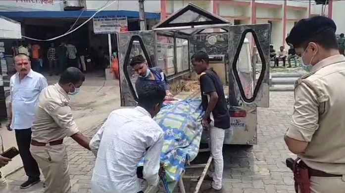 जमशेदपुर: जमशेदपुर में युवक की चापड़ से मारकर हत्या, जांच में जुटी पुलिस 