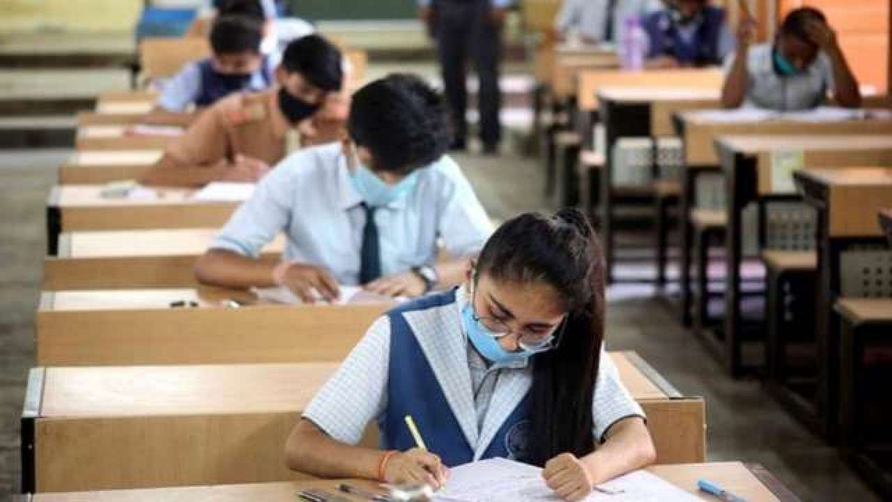 केवल ऑफ लाइन मोड में होगी CBSE और ICSE की 10वीं और 12वीं की परीक्षा -सुप्रीम कोर्ट