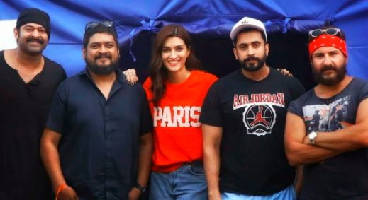 आदिपुरुष का पीछा नहीं छोड़ रहा विवाद, इलाहाबाद कोर्ट ने फिल्म के मेकर्स को खूब लगाई लताड़