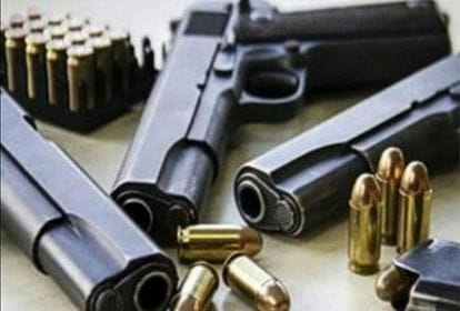 DHANBAD: फायरिंग गैंग की सक्रियता के बीच प्राइवेट गनर रखने का बढ़ा प्रचलन, लेकिन हथियार के लाइसेंस की नहीं हो रही जांच 