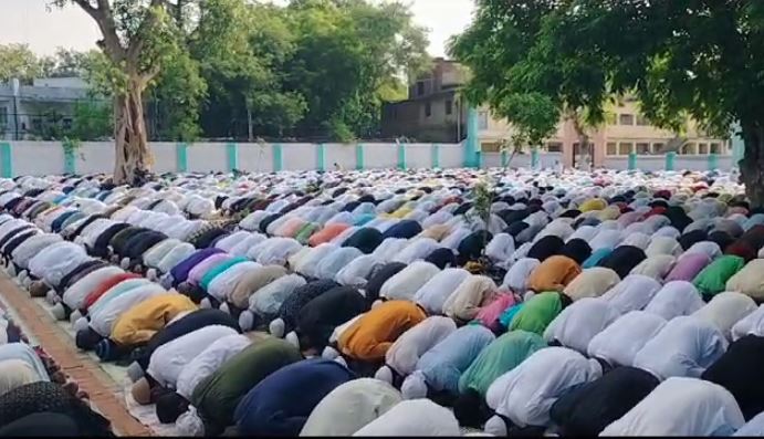 जमशेदपुर में लोगों ने धूमधाम से मनाई ईद उल अजहा, देश में अमन और शांति की मांगी दुआ 