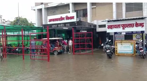 बारिश ने खोली नगर निगम की पोल, NMCH अस्पताल परिसर में पानी के जलजमाव से मरीजों की बढ़ी परेशानी