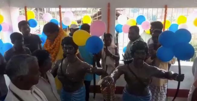 हूल दिवस से पूर्व आदिवासियों को मिला सिदो कान्हो की प्रतिमा, विधायक रंधीर ने कहा सिदो कान्हो के सपनो का झारखंड बनाना है