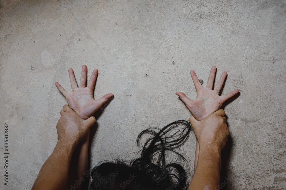 एक साल तक दरिंदा करता रहा नाबालिग का बलात्कार, प्रेग्नेंट होने पर खुला राज