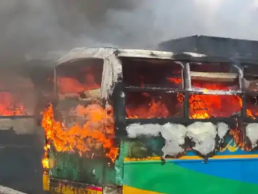 खादगढ़ा बस स्टैंड आगजनी! मौके पर पहुंची फॉरेंसिक टीम, हादसा या साजिश अब आयेगा सामने