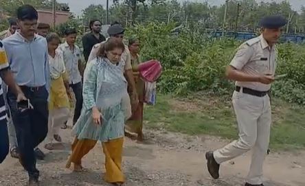 जमशेदपुर में हल्की बारिश से घुसा 150 घरों में पानी, ड्रेनेज सिस्टम फेल, जानें डीसी ने क्या कहा