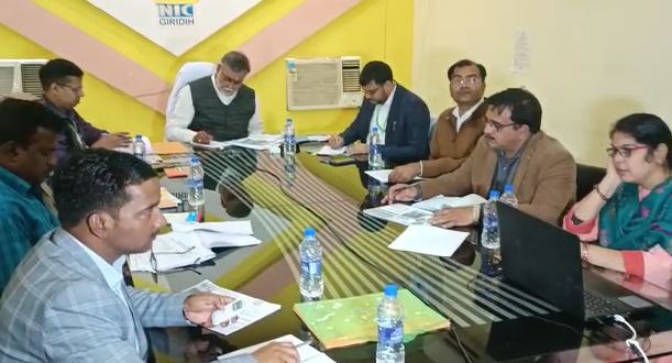 केंद्रीय राज्य मंत्री प्रहलाद सिंह पटेल पहुंचे गिरिडीह, उपायुक्त के साथ की बैठक