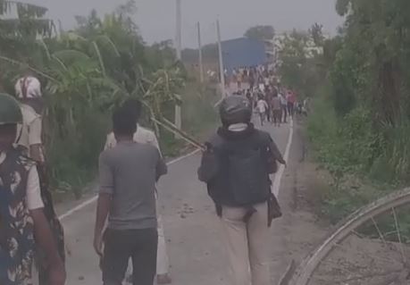 पुलिस और पब्लिक में बवाल, आक्रोशित लोगों ने पुलिस पर की पत्थरबाजी, जानें पूरा मामला