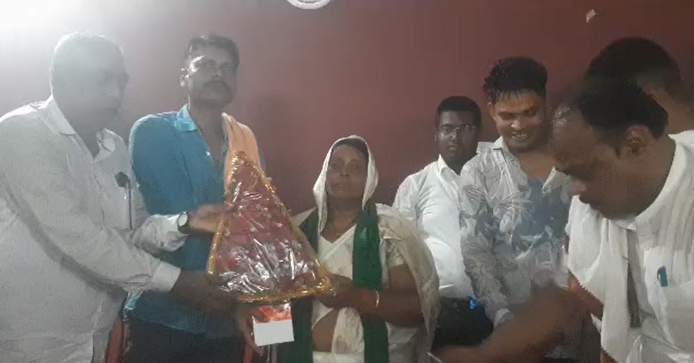 मंत्री बनने के बाद डुमरी पहुंची बेबी देवी, लोगों ने जगह-जगह किया भव्य स्वागत