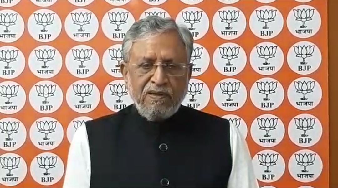 तेजस्वी के खिलाफ नौकरी के बदले जमीन घोटाले में चार्जशीट दाखिल, सुशील कुमार मोदी ने की बर्खास्त की मांग 