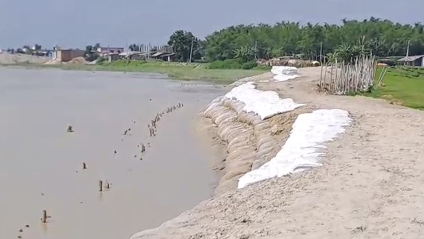 अररिया: नूना नदी का बढ़ा कहर, तेज उफान के साथ विभिन्न स्थानों पर कटाव