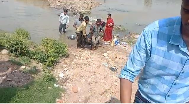 जमशेदपुर: नदी में तैरता मिला अज्ञात व्यक्ति का शव, जांच में जुटी पुलिस