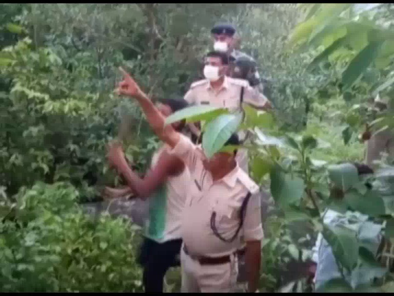 जंगल में लकडी चुनने गई नाबालिग युवती का शव बरामद, हत्या की आशंका