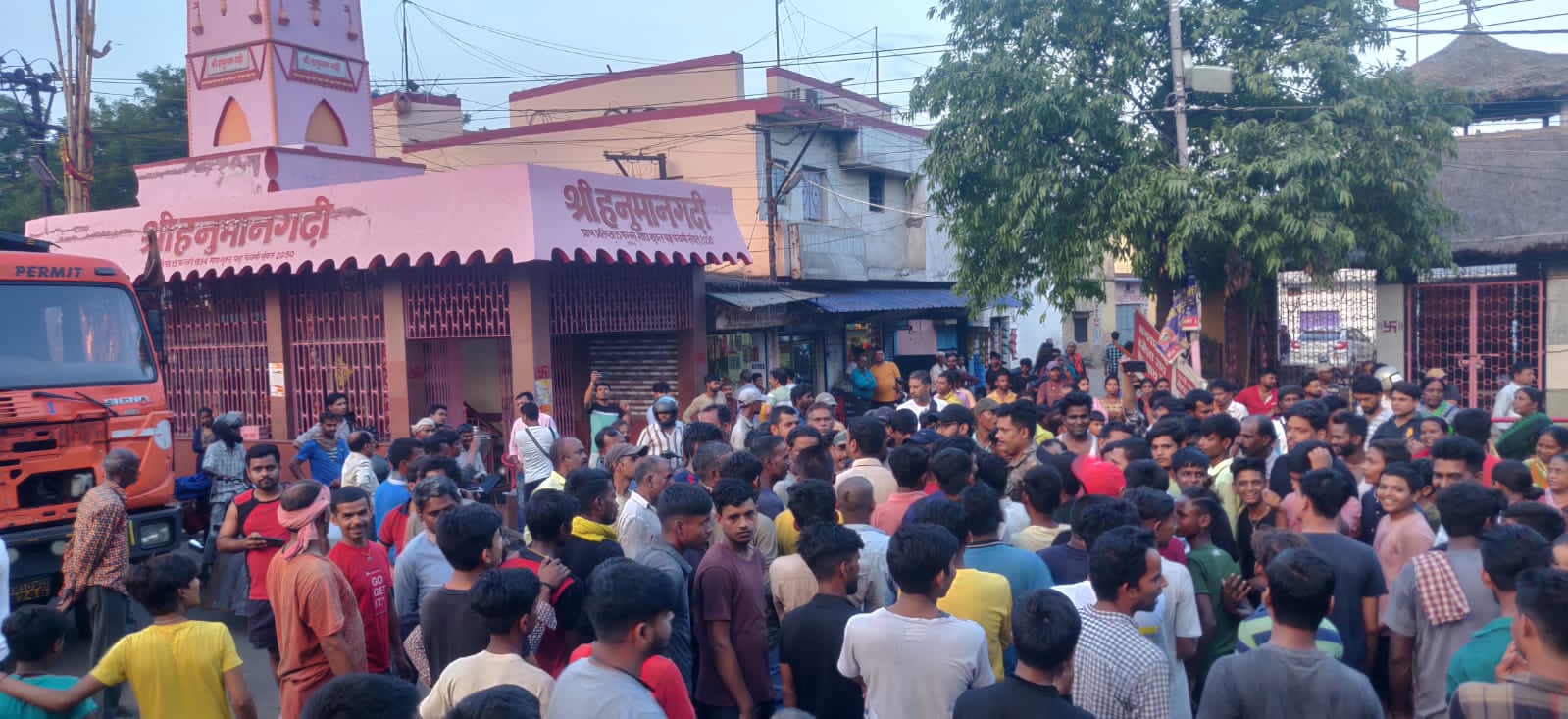 झरिया में पानी ने जनप्रतिनिधियों की आंखों की "पानी" को सुखा दिया है,रोज हो रही है सड़क जाम लेकिन कोई राहत नहीं 