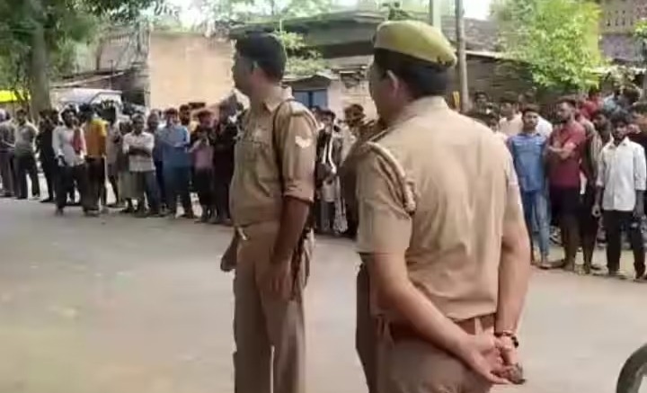 एक शख्स ने बेरहमी से की अपनी पत्नी और तीन बच्चों की हत्या, फिर खुद लगा ली फांसी