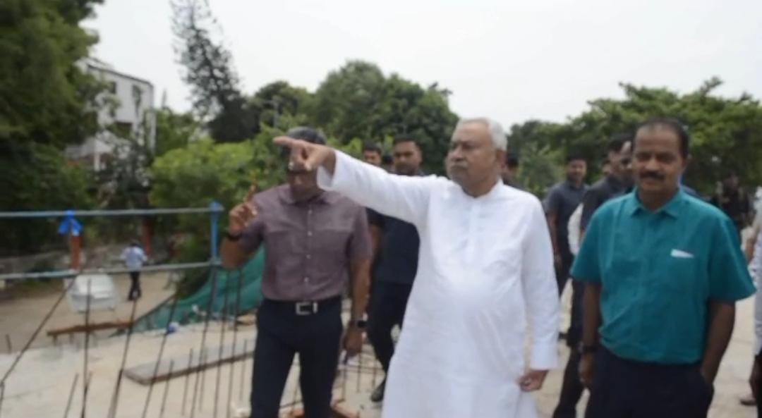 नीतीश कुमार ने जेपी गंगा पथ के निर्माण कार्य का लिया जायजा, अधिकारियों को दिये ये निर्देश