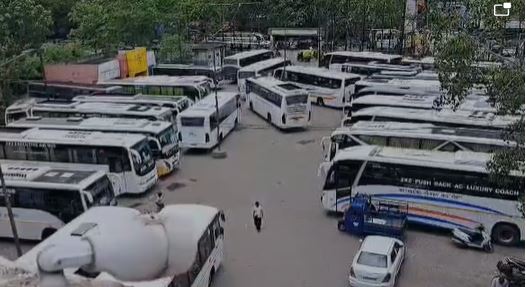 खादगढ़ा बस स्टैंड में अगलगी से बढ़ी जमशेदपुर बस एसोसिएशन की टेंशन, जानें सरकार से क्या है मांग   