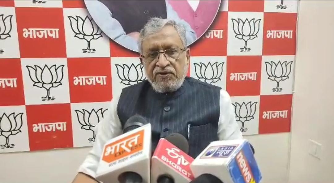 सुशील मोदी ने शिक्षा मंत्री को दी नसीहत, एक आईएएस से जलील होने से अच्छा है इस्तीफा दे दें