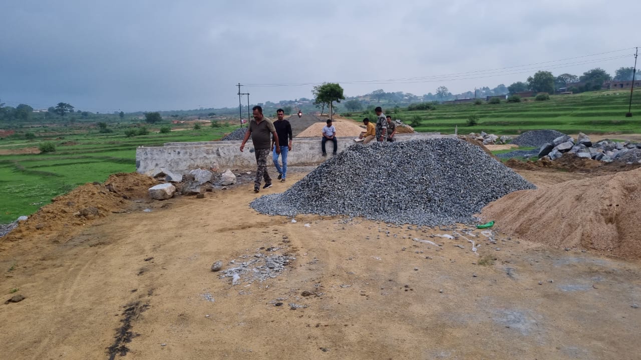 अपराधियों और पुलिस के बीच मुठभेड़, हुई ताबड़तोड़ फायरिंग, जानें कितने लोग हुए जख्मी