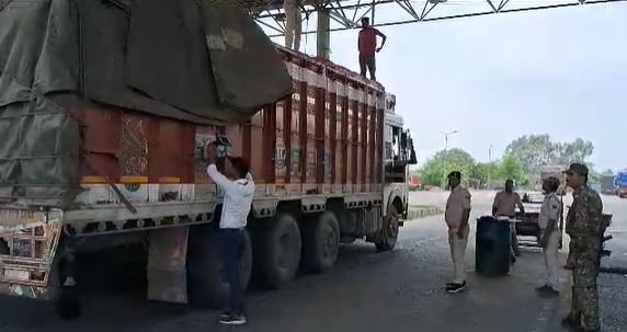 प्याज के बोरे में छिपा कर हरियाणा से बिहार में हो रही शराब की तस्करी,50 लाख की शराब के साथ ट्रक जब्त  