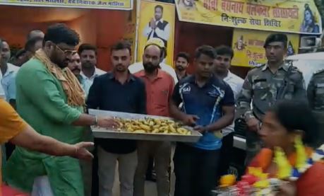 ‘बोलबम का नारा है, बाबा एक सहारा है’, जानें कैसे धर्म भुला मंत्री हाफिजुल हसन कर रहे हैं कांवरियों की सेवा