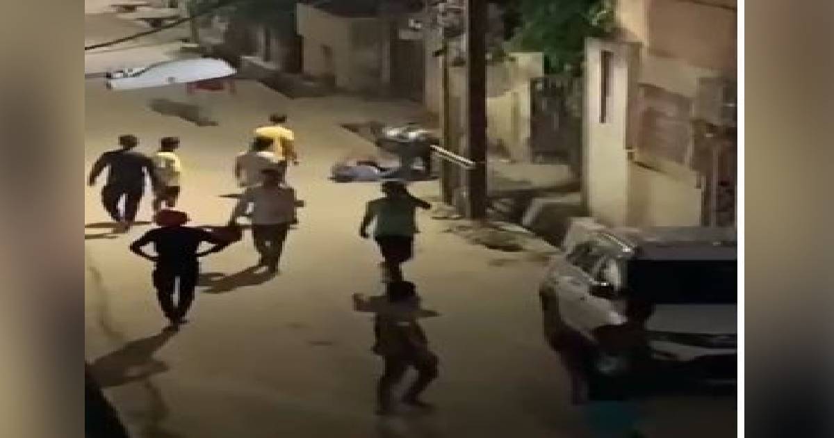 रांची: निवारणपुर में आपसी विवाद में जबरदस्त मारपीट, दो लोग गंभीर रूप से घायल, देखिए पूरा वीडियो 