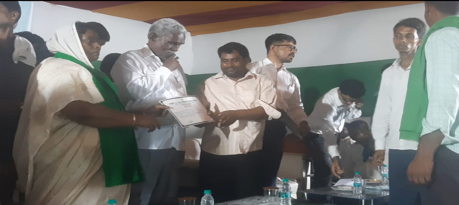 गिरिडीह के आदिवासी बाहुल्य गांव पहुंचे मंत्री चंपई सोरेन और मध निषेध मंत्री बेबी देवी, कई योजनाओं का किया शिलान्यास