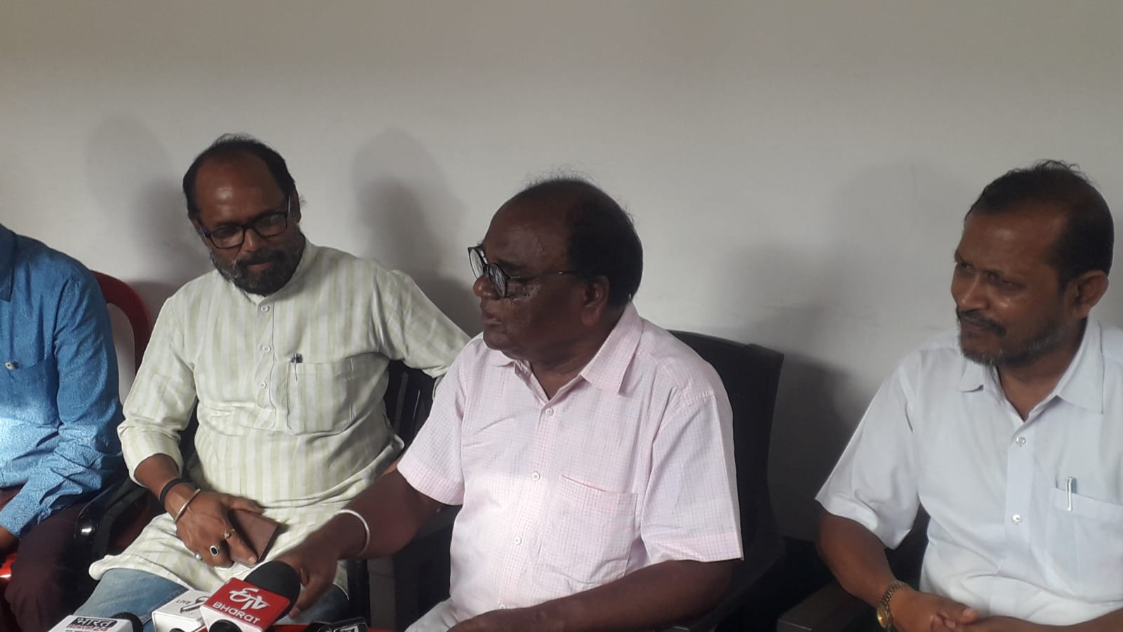 हेमंत और बाबूलाल की चुप्पी खतरनाक, UCC से खतरे में आदिवासी अधिकार:  लोबिन हेम्ब्रम