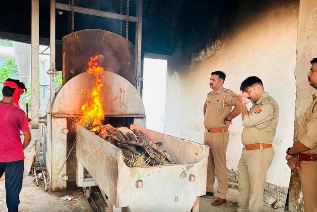 मां के शव को अस्पताल में छोड़ भागा बेटा, पुलिस वालों ने कराया अंतिम संस्कार