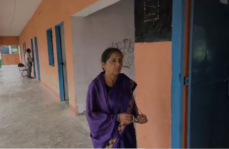 परीक्षा केंद्र छोड़ घरों में आराम फरमा रहे शिक्षक, 60 शिक्षकों में से 40 रहे गायब, पढ़ें पूरी खबर