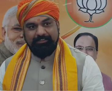 पगड़ी पर गरमाई बिहार की राजनीति, जब सीएम ने ली पगड़ी पर चुटकी तो सम्राट ने दिया ये जवाब