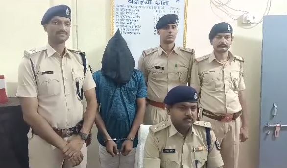 लखीसराय का कुख्यात अपराधी बंटी झा गिरफ्तार, पुलिस को दे रहा था खुली चुनौती 