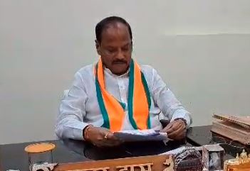 सरकारें आती-जाती रहेंगी, लेकिन विकास की गाड़ी नहीं रुकनी चाहिए, जानें रघुवर दास ने सीएम से ऐसा क्यों कहा   