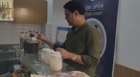 न्यूक्लियस मॉल पर फूड सेफ्टी टीम का छापा, कई खाद्य सामग्री जब्त, जांच के बाद कार्रवाई का दावा