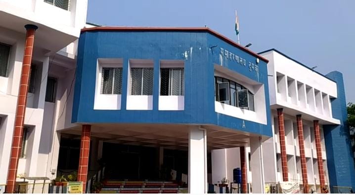 Breaking : दुमका प्रशासनिक महकमा में सनसनी फैलाने वाला शख्स गिरफ्तार, जानिए क्या है मामला