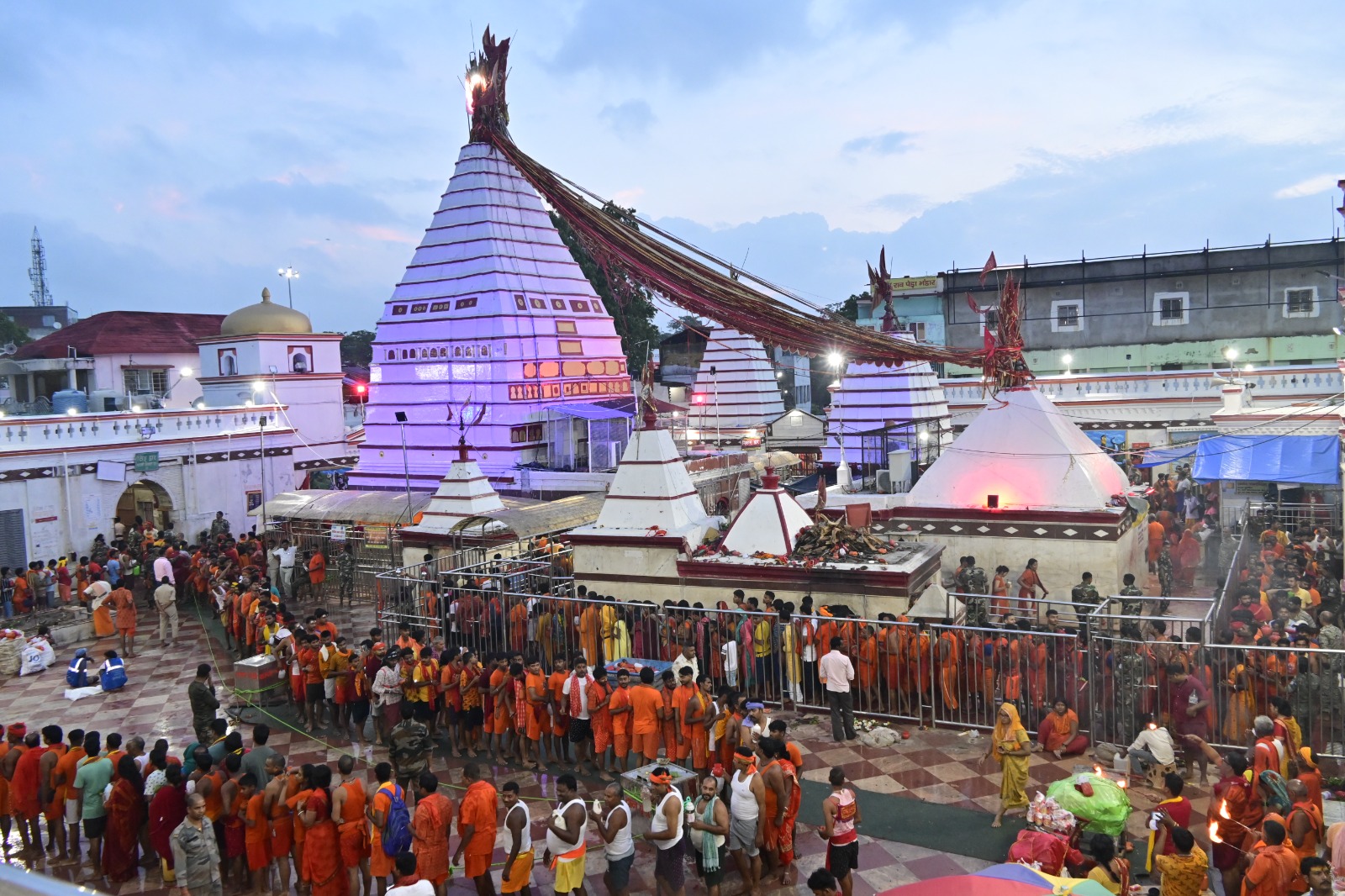 बिना हेलमेट बाईक चलाना पड़ रहा भारी, फिर भी नहीं सुधर रहे पदाधिकारी, जानें डीसी ने क्या दिये निर्देश