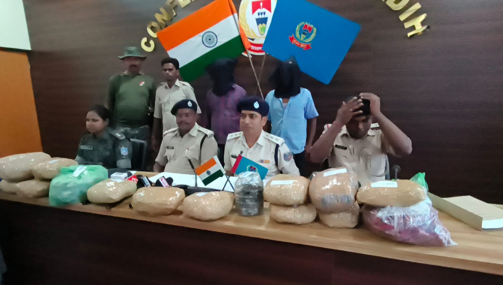 गांजा के अवैध कारोबार में शामिल दो आरोपियों को गिरिडीह पुलिस ने पकड़ा , ढाई लाख का गांजा जब्त