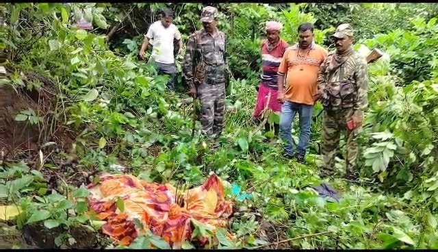 सड़क किनारे नग्न हालत में मिला युवती का शव, दुष्कर्म के बाद हत्या की आशंका