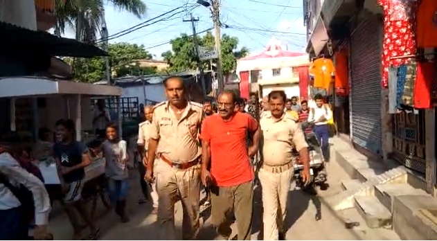 भाजपा नेता ने दिखाई अपनी दंबगई, जरा सी बात पर पिस्टल लहराते हुए पड़ोसी पर चला दी गोली