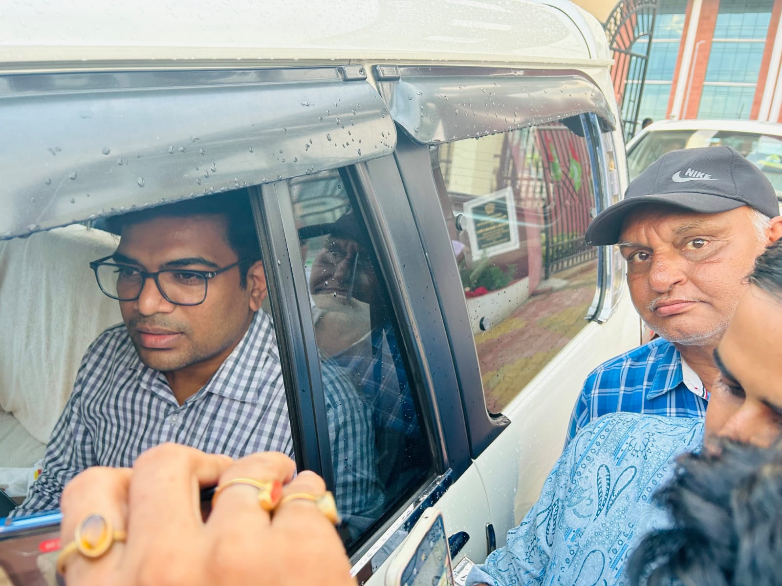 धनबाद का BBMKU:जांच टीम लौट गई रांची,अब रिपोर्ट की प्रतीक्षा,छात्र भी खोल रखे हैं मोर्चा 