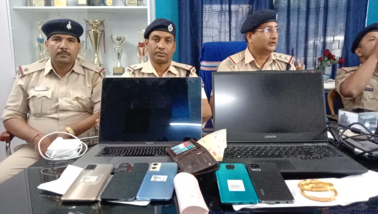 जमशेदपुर: पुलिस ने एक चोर गिरोह को दबोचा, ट्रेन में सफर कर रहे यात्रियों के नाक में कर रखा था दम