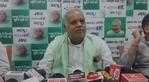 जनता दरबार से नीतीश कुमार के जल्दी निकलने पर बीजेपी ने उठाया सवाल, तो श्रवण कुमार ने किया पलटवार