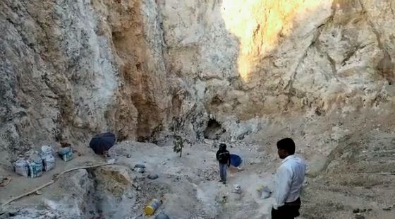 धड़ल्ले से चल रहा है अभ्रक का काला खेल, कागजों पर खदाने बंद, लेकिन जमीनी हकीकत है कुछ अलग   